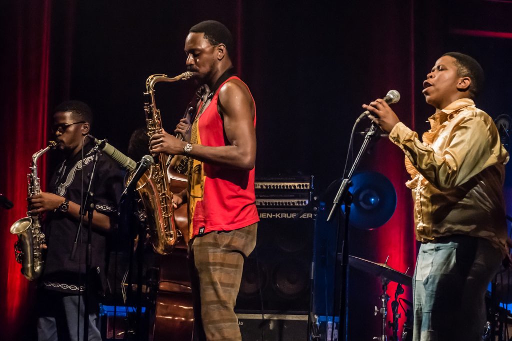 Il sax infuocato di Shabaka Hutchings, protagonista della scena jazz contemporanea londinese e ospite della scorsa edizione di JazzMi