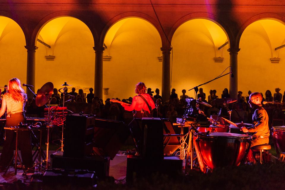 Il concerto di apertura di Ō con Anna Calvi (foto di Andrea Serrau)