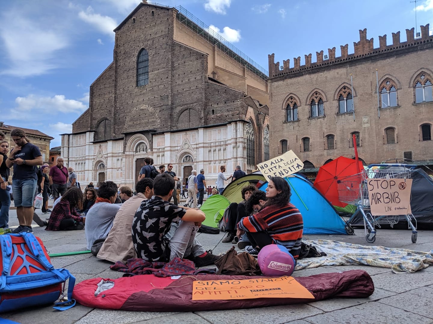 Come Airbnb, turismo e UNESCO rischiano di stravolgere Bologna ... - 